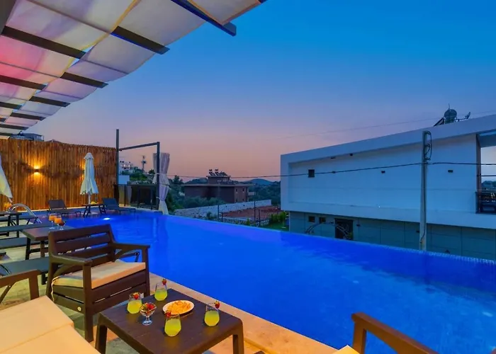 Luxury 5 Bedroom With Private Pool And Jacuzzi