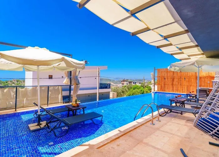 Luxury 5 Bedroom With Private Pool And Jacuzzi *