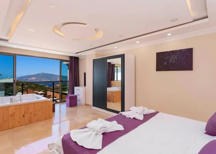 Luxury 5 Bedroom With Private Pool And Jacuzzi *