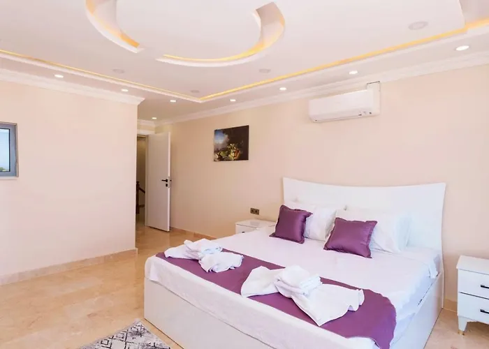 Luxury 5 Bedroom With Private Pool And Jacuzzi