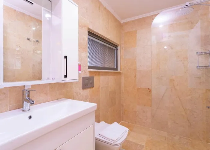 Luxury 5 Bedroom With Private Pool And Jacuzzi Vila