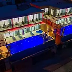 Luxury 5 Bedroom With Private Pool And Jacuzzi *