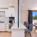 Luxury 5 Bedroom With Private Pool And Jacuzzi