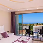 Luxury 5 Bedroom With Private Pool And Jacuzzi *