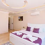 Luxury 5 Bedroom With Private Pool And Jacuzzi