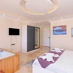 Luxury 5 Bedroom With Private Pool And Jacuzzi Villa *