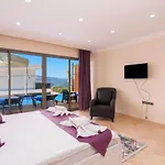 Luxury 5 Bedroom With Private Pool And Jacuzzi *
