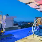 Luxury 5 Bedroom With Private Pool And Jacuzzi Villa *