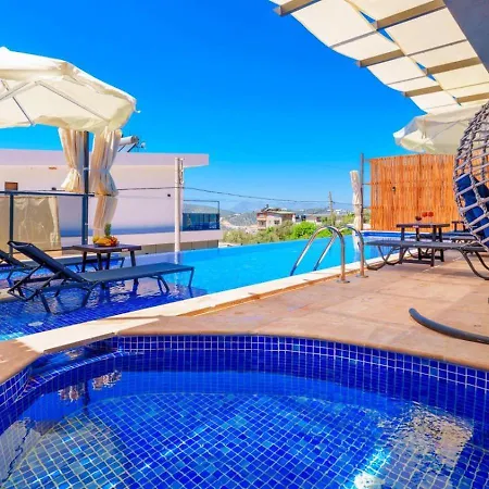 Luxury 5 Bedroom With Private Pool And Jacuzzi קלקן