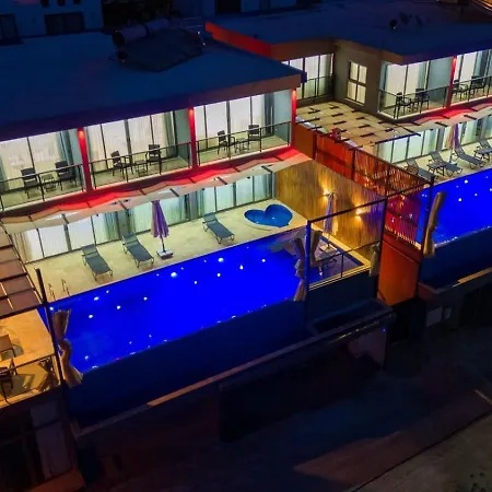Luxury 5 Bedroom With Private Pool And Jacuzzi *