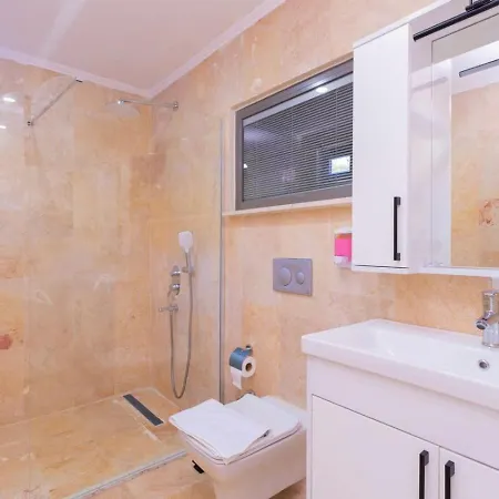 Luxury 5 Bedroom With Private Pool And Jacuzzi Villa *