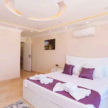 Luxury 5 Bedroom With Private Pool And Jacuzzi