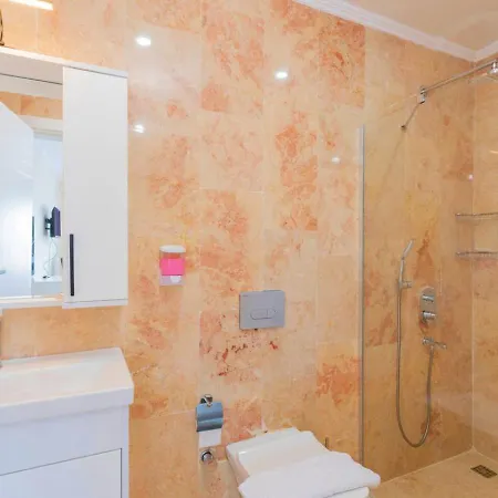 Luxury 5 Bedroom With Private Pool And Jacuzzi Villa *