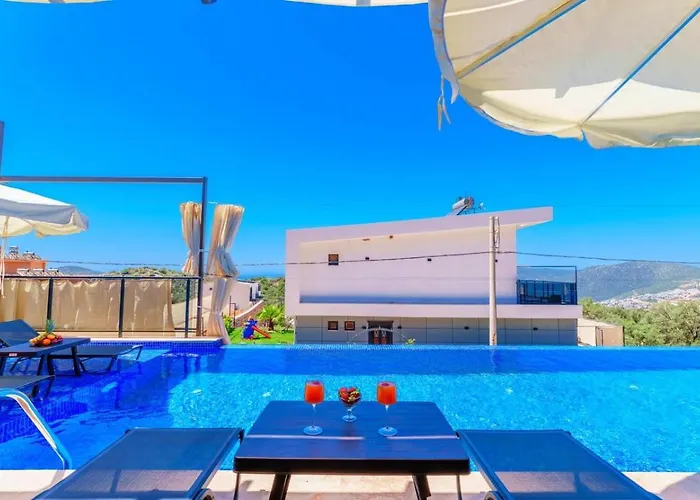 Luxury 5 Bedroom With Private Pool And Jacuzzi 别墅