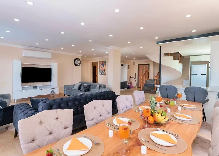 Luxury 5 Bedroom With Private Pool And Jacuzzi