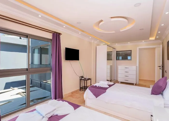 Luxury 5 Bedroom With Private Pool And Jacuzzi 卡尔坎