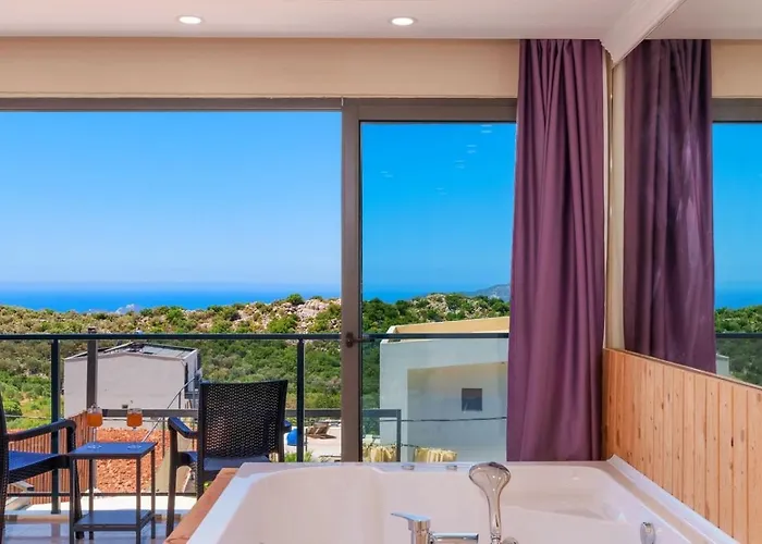 Luxury 5 Bedroom With Private Pool And Jacuzzi 别墅 *