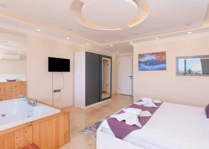 Luxury 5 Bedroom With Private Pool And Jacuzzi 别墅 *
