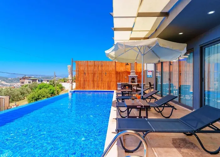Luxury 5 Bedroom With Private Pool And Jacuzzi *